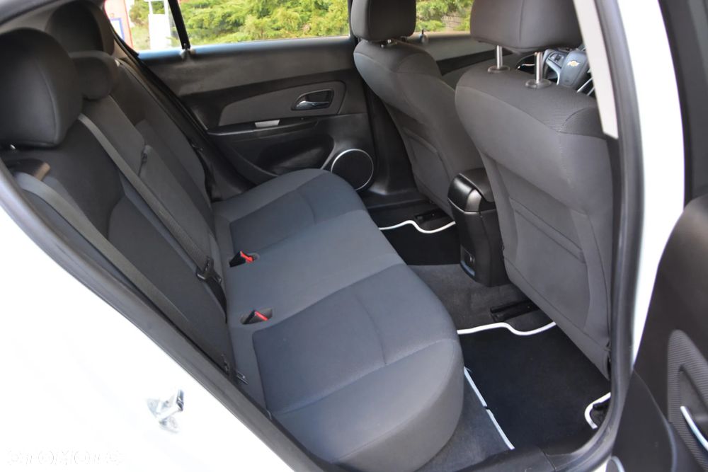 Chevrolet Cruze - 35