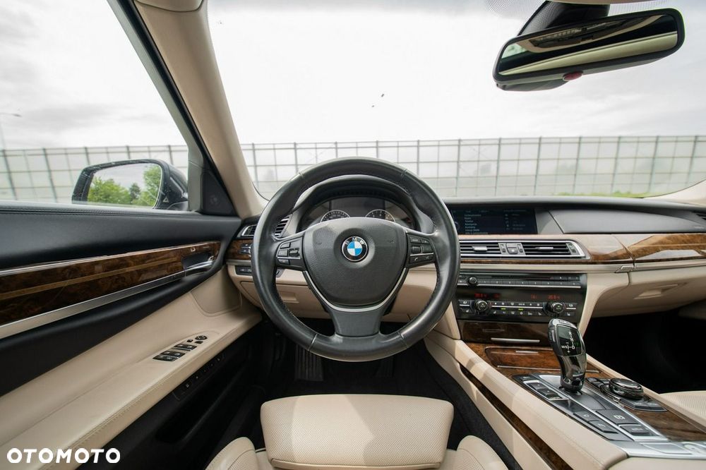 BMW Seria 7 - 15