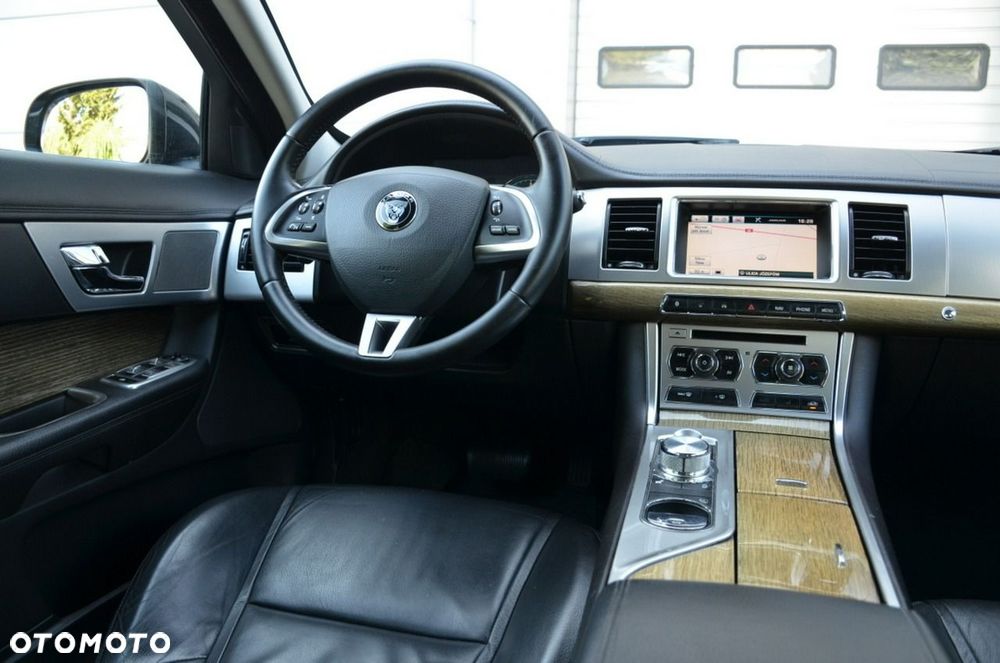 Jaguar XF - 27