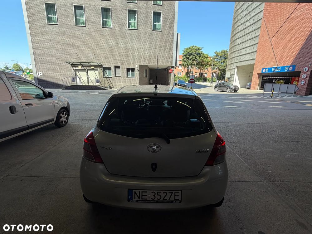 Toyota Yaris 1.0 Terra - 4