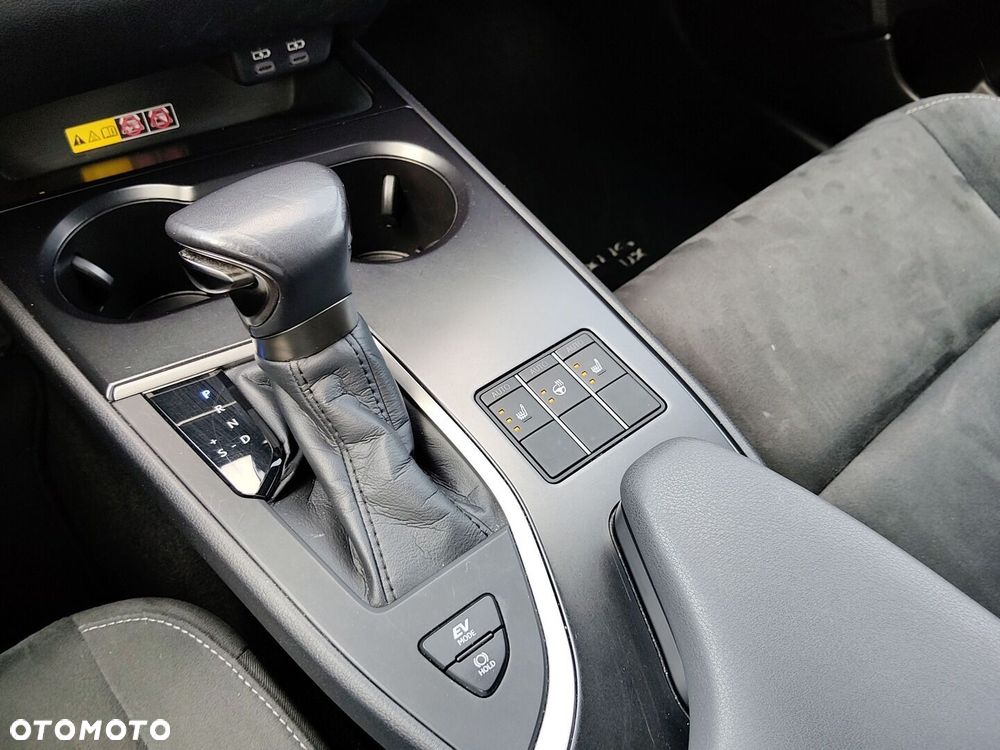 Lexus UX 250h GPF Business 2WD - 16