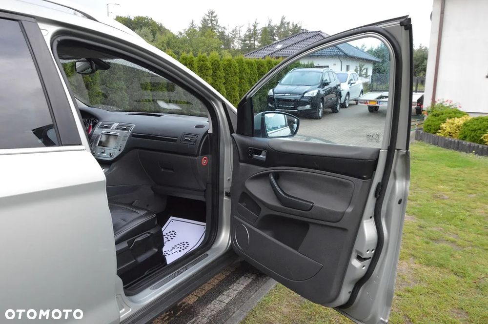 Ford Kuga 2.0 TDCi 4x4 Titanium - 36