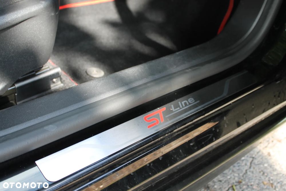 Ford Focus 1.5 EcoBlue Start-Stopp-System ST-LINE - 31