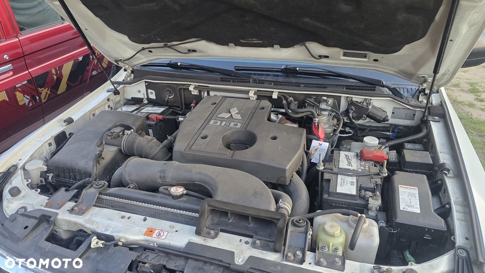 Mitsubishi Pajero - 25