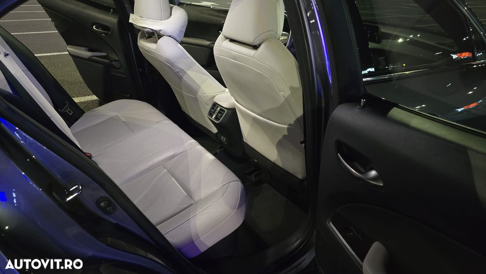 Lexus UX - 14