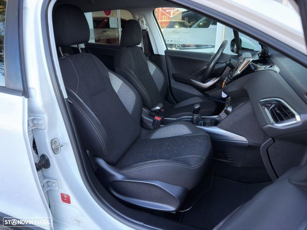 Peugeot 2008 1.2 PureTech Allure - 23