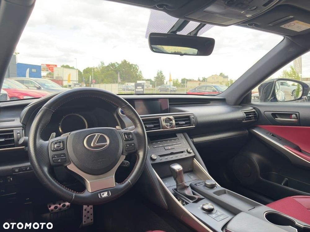 Lexus IS - 12