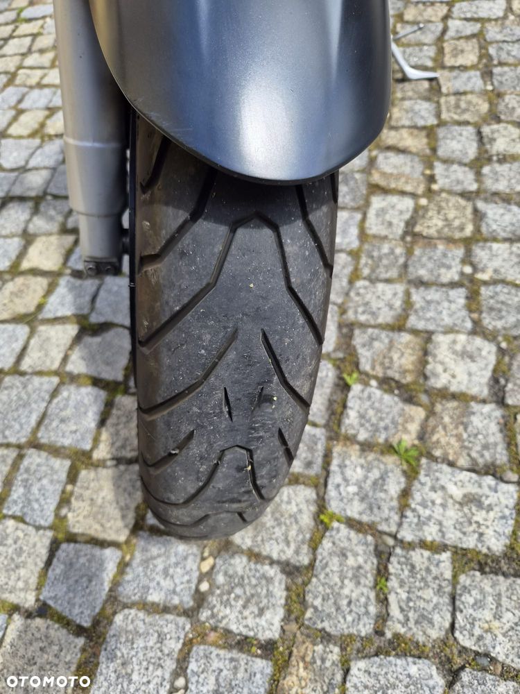 Suzuki GSR - 5