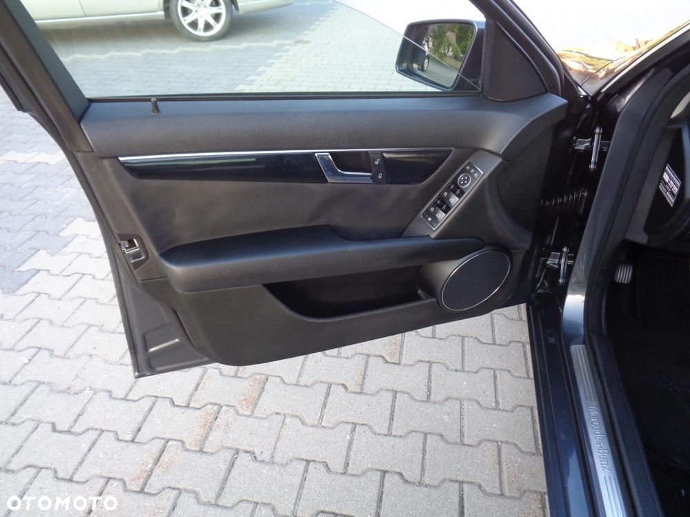 Mercedes-Benz Klasa C 180 Kompressor Automatik BlueEFFICIENCY Avantgarde - 21