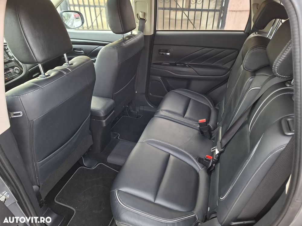 Mitsubishi Outlander 2.0 4WD Top - 7