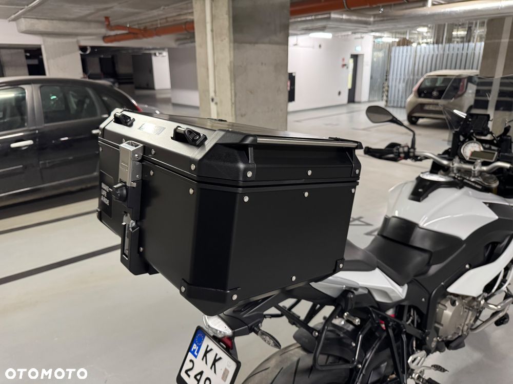 BMW XR - 18