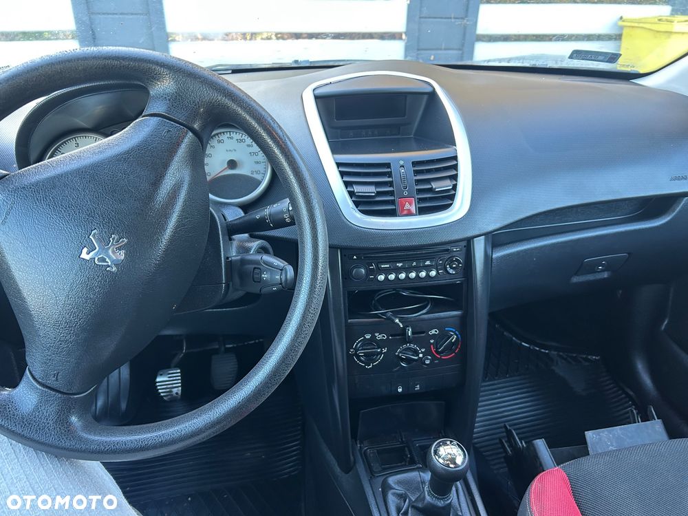 Peugeot 207 2006 photo 5