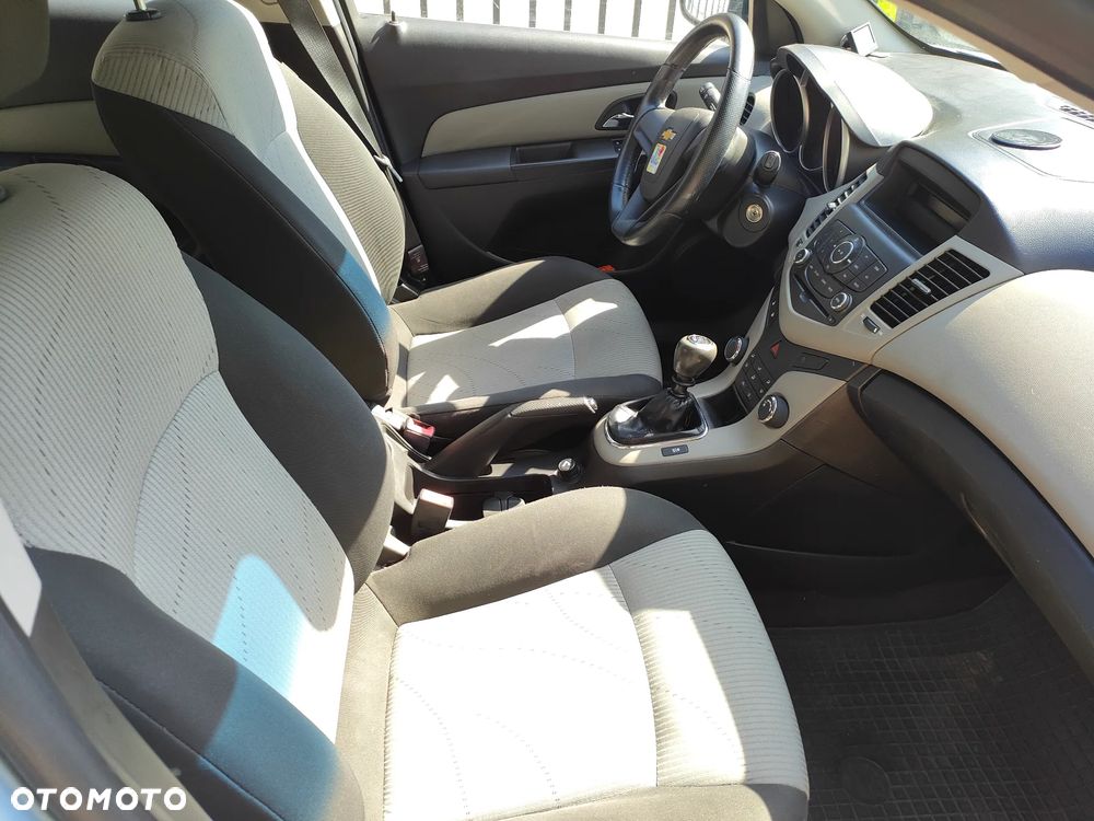 Chevrolet Cruze 1.6 LS - 9