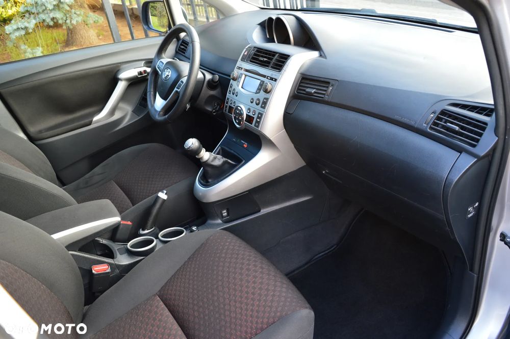 Toyota Verso 1.8 Premium 7os - 16