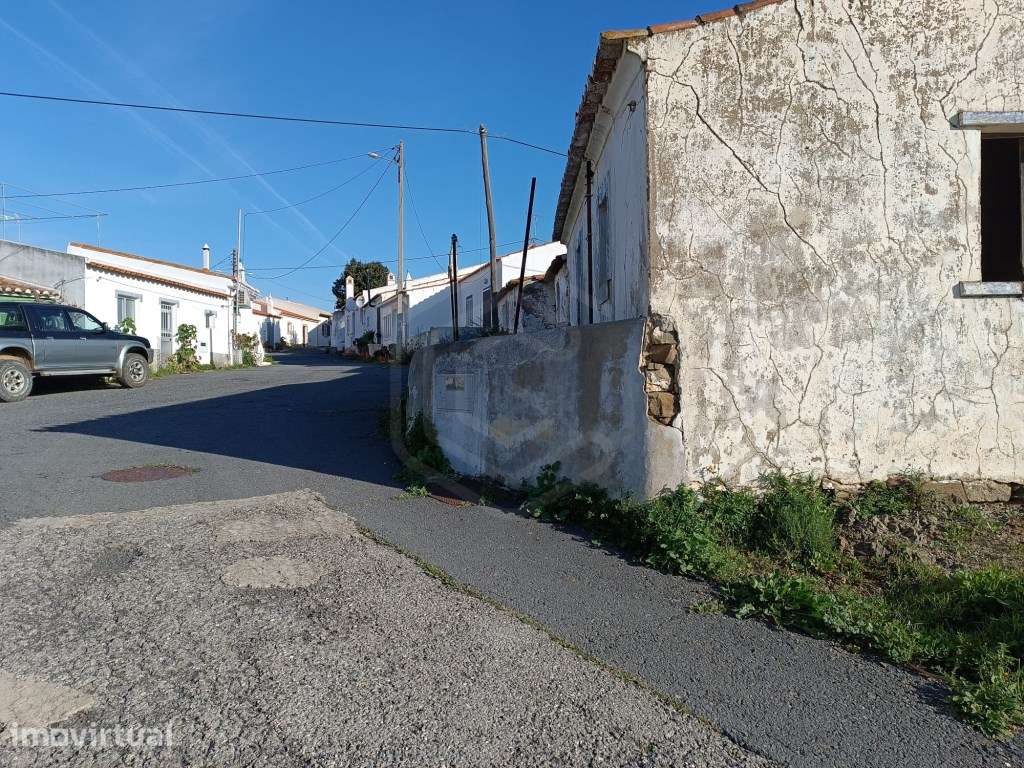 Ruínas para construção de 2 moradias na localidade de Tenência, em ... - Grande imagem: 2/13