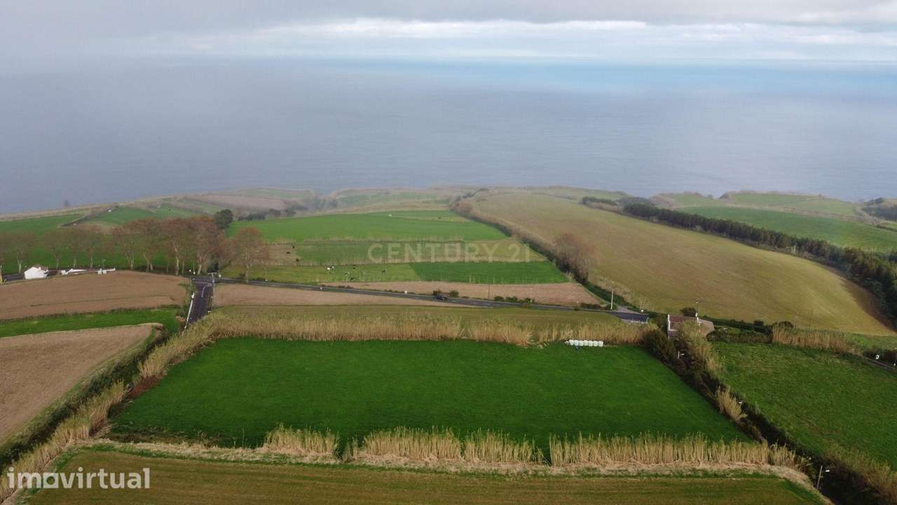 Terreno com 9.500 m² – Vista Mar Deslumbrante e Potencial de Urbanizaç - Grande imagem: 2/5