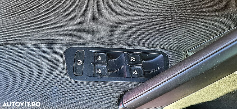 Volkswagen Golf 1.6 TDI BlueMotion Technology Comfortline - 20