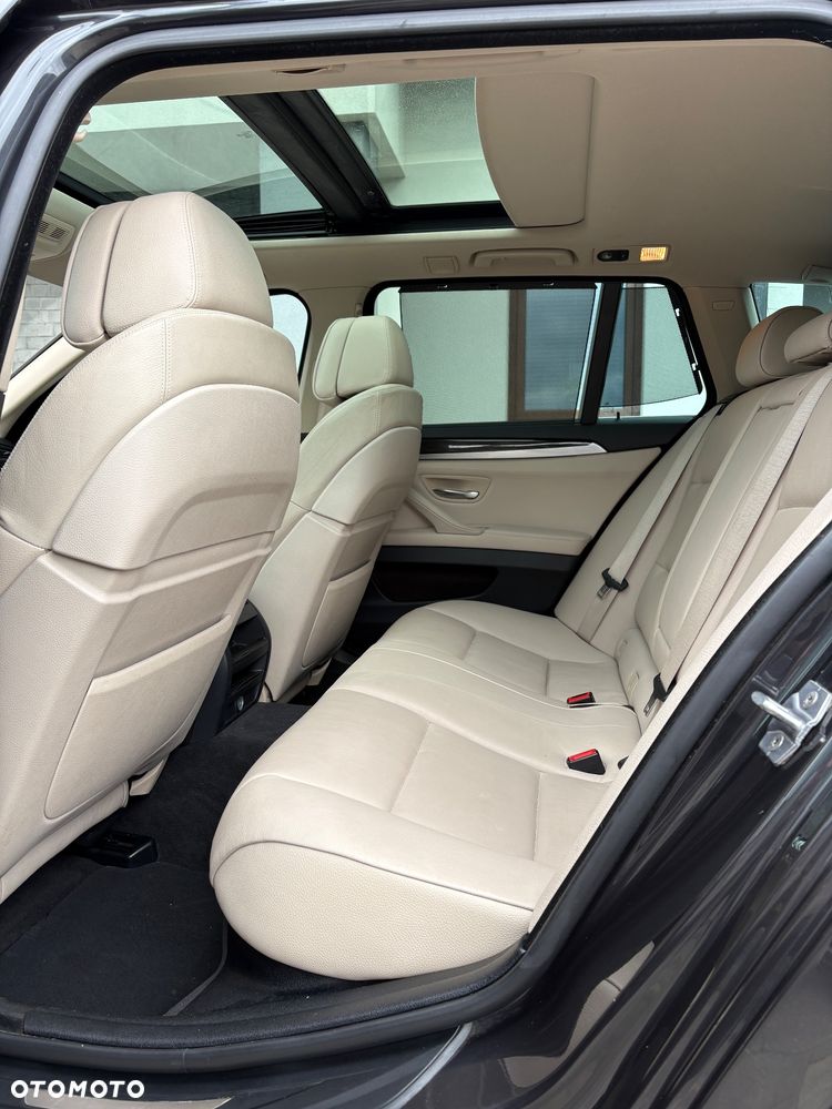 BMW Seria 5 525d - 34