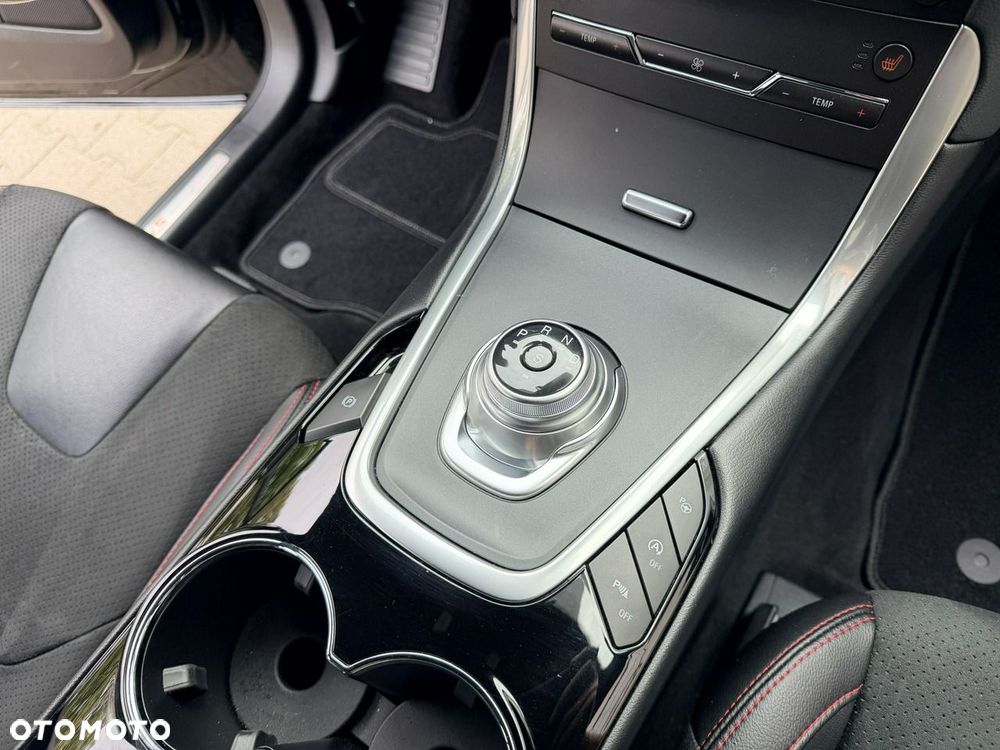 Ford S-Max - 32