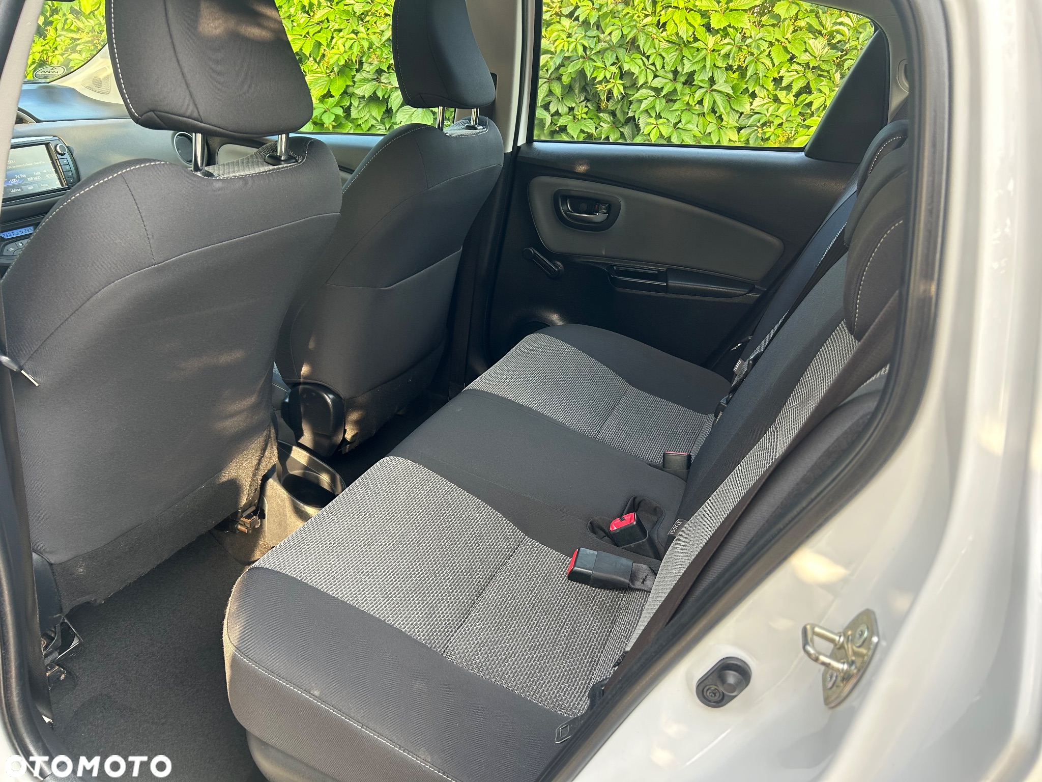 Toyota Yaris Hybrid 100 Premium - 26