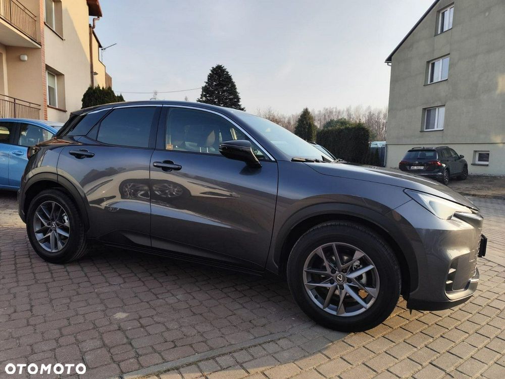 Lexus LBX 1.5 Hybrid - 6