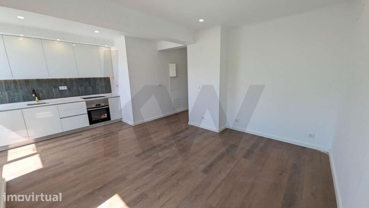 Oportunidade Imperdível - Apartamento T3 - Para Remodelação - Grande imagem: 2/13