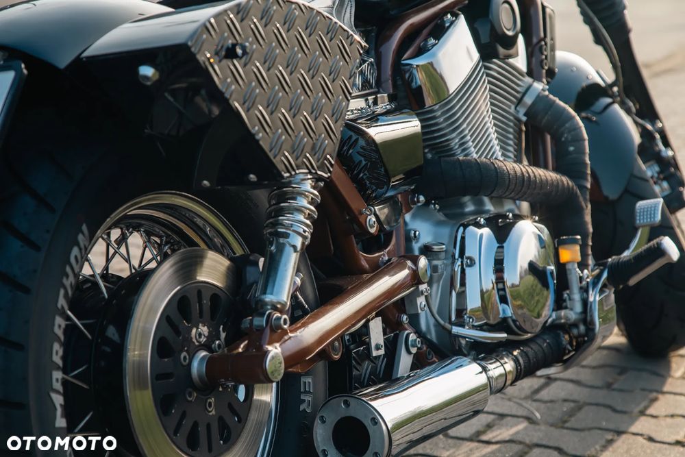 Suzuki Intruder - 11