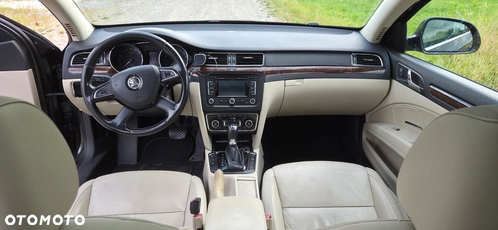 Skoda Superb 2.0 TDI 4x4 Elegance Outdoor DSG - 11