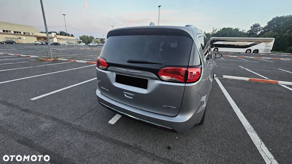 Chrysler Pacifica - 4