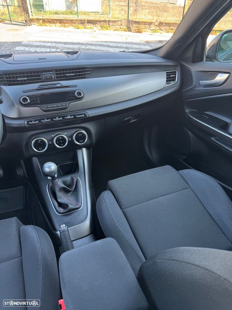 Alfa Romeo Giulietta 1.6 JTDm Distinctive - 12