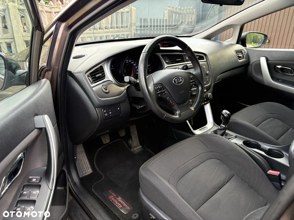 Kia Ceed - 10