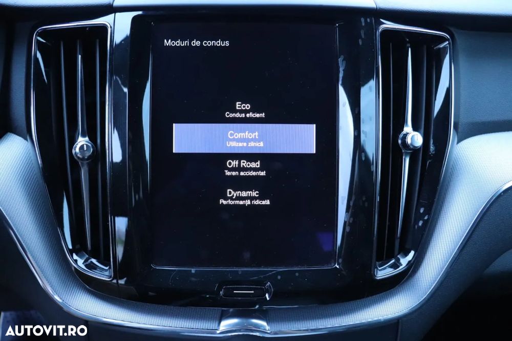 Volvo XC 60 D5 AWD Geartronic RDesign - 32