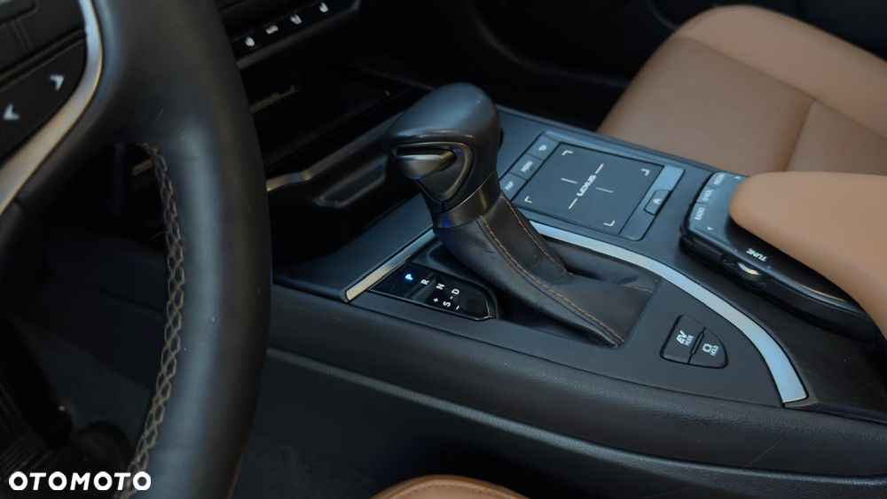 Lexus UX - 21