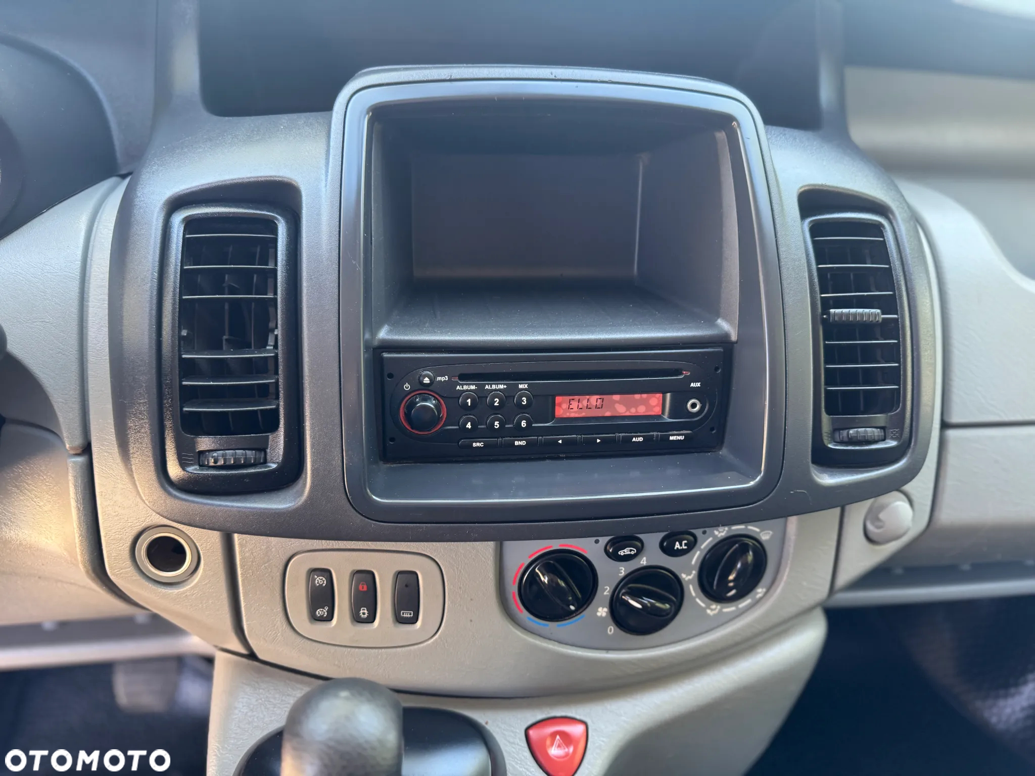 Opel Vivaro - 23