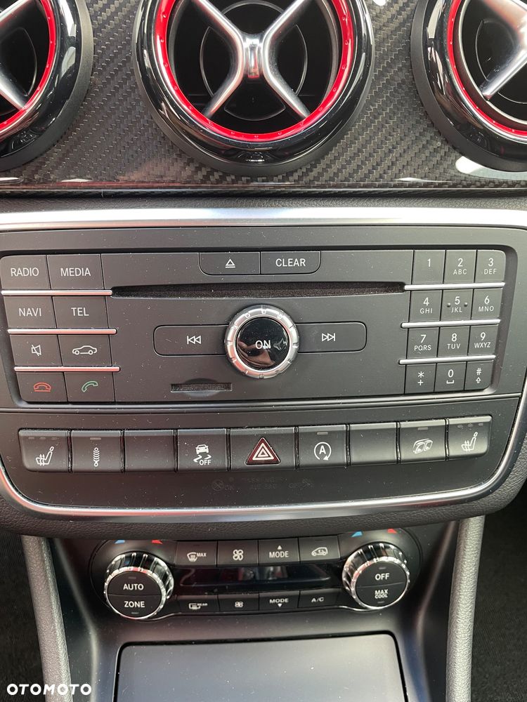 Mercedes-Benz GLA AMG 45 4Matic AMG Speedshift 7G-DCT - 12