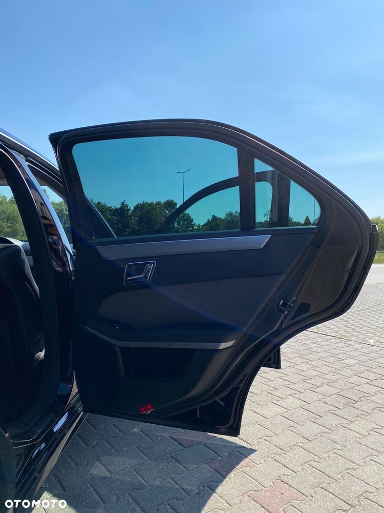 Mercedes-Benz Klasa E 220 CDI BlueEff Avantgarde - 27