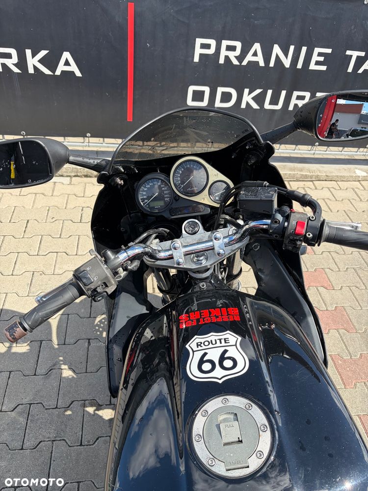 Yamaha FZS - 10