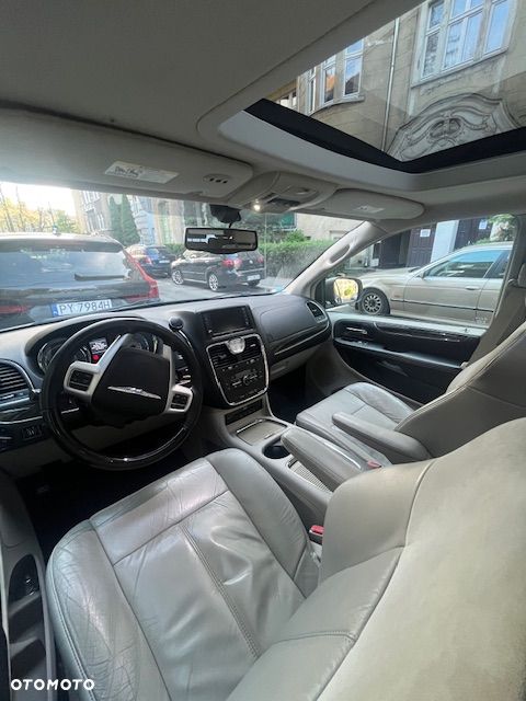 Chrysler Town & Country 3.6 Limited - 27