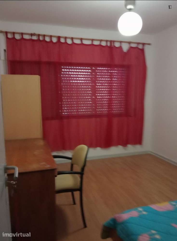 Quarto - localizado em Paranhos Porto - Grande imagem: 3/9