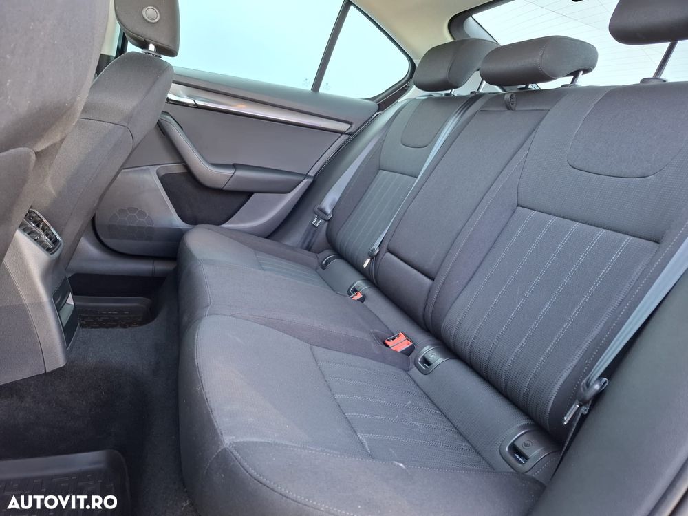 Skoda Octavia 2.0 TDI DSG Style - 29