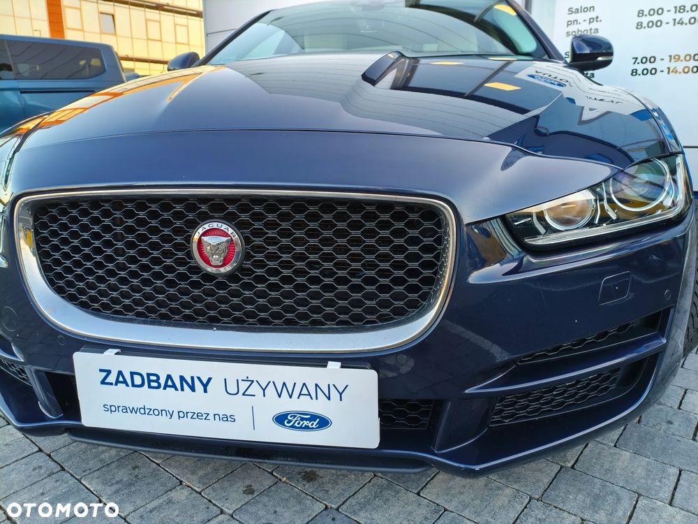 Jaguar XE 2.0 T Prestige - 32