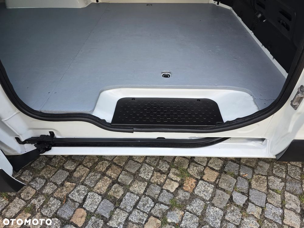 Opel Vivaro - 40