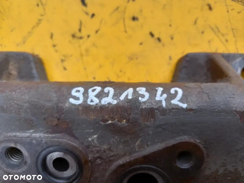 Sekcja rozdzielacza hydraulicznego zawór New Holland 8970A - 4