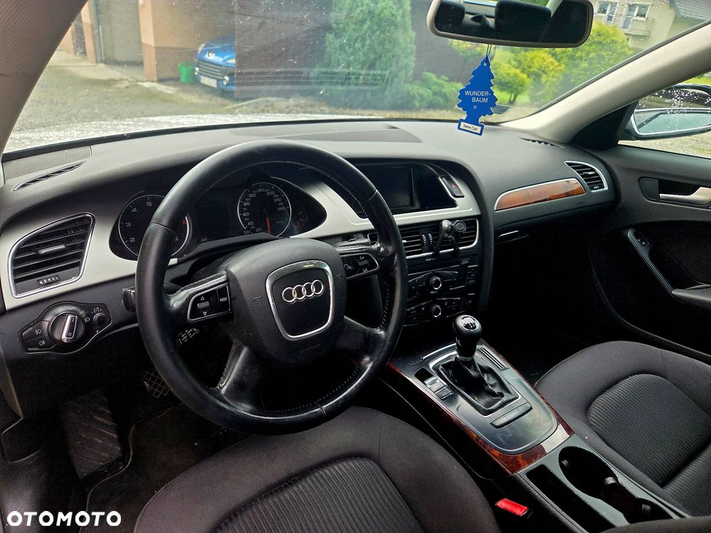 Audi A4 Limousine - 5