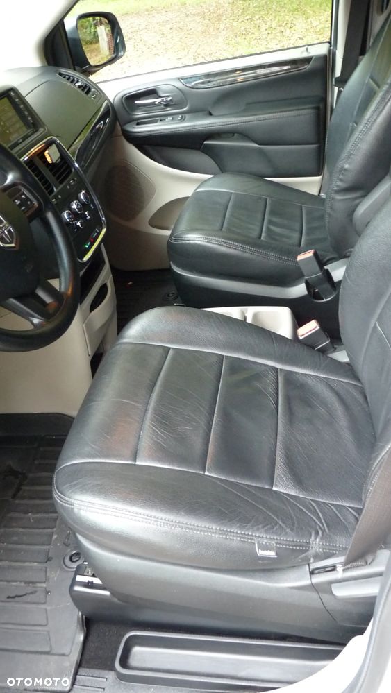 Dodge Grand Caravan - 12