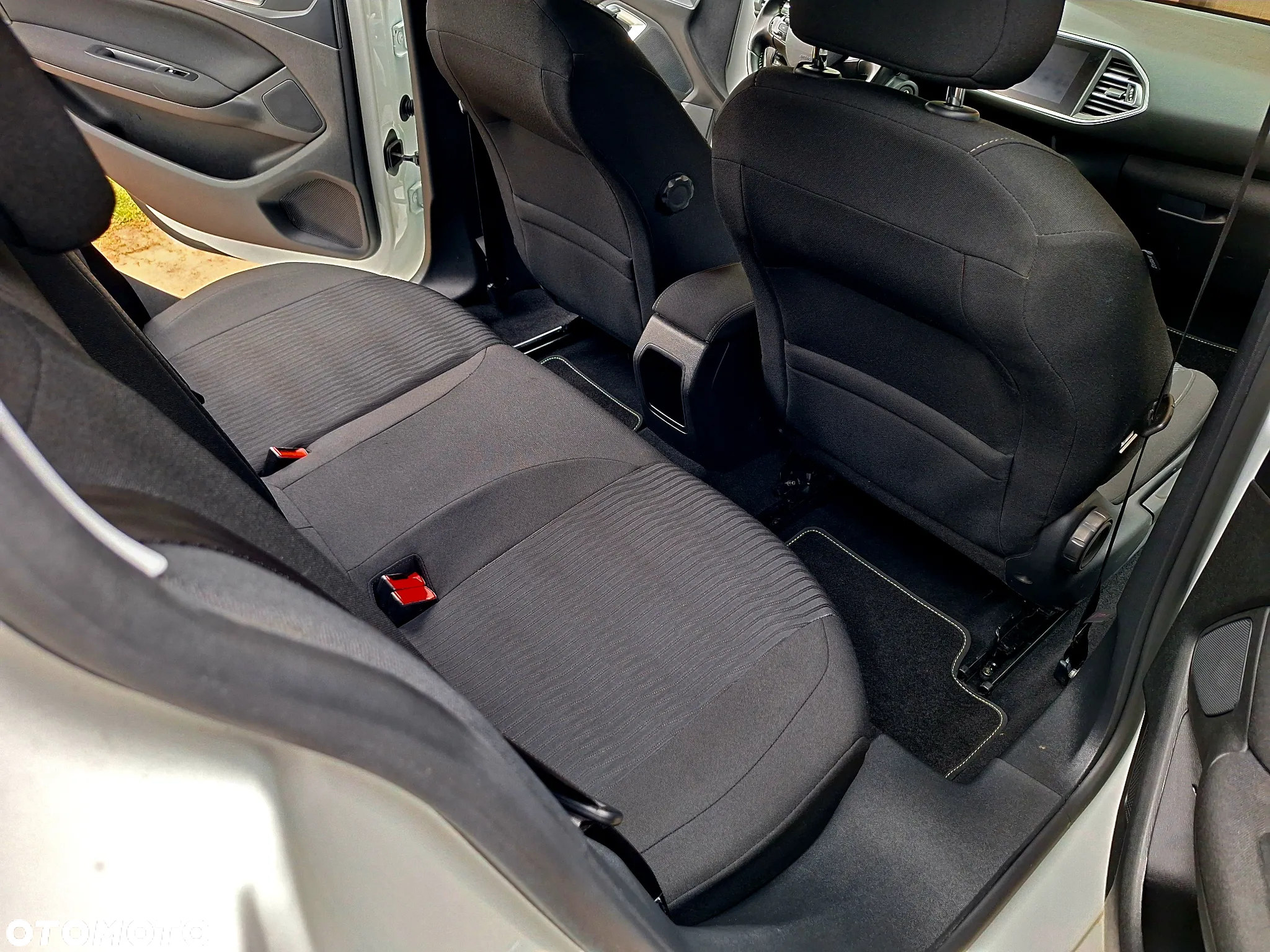 Peugeot 308 1.5 BlueHDi Allure S&S - 23