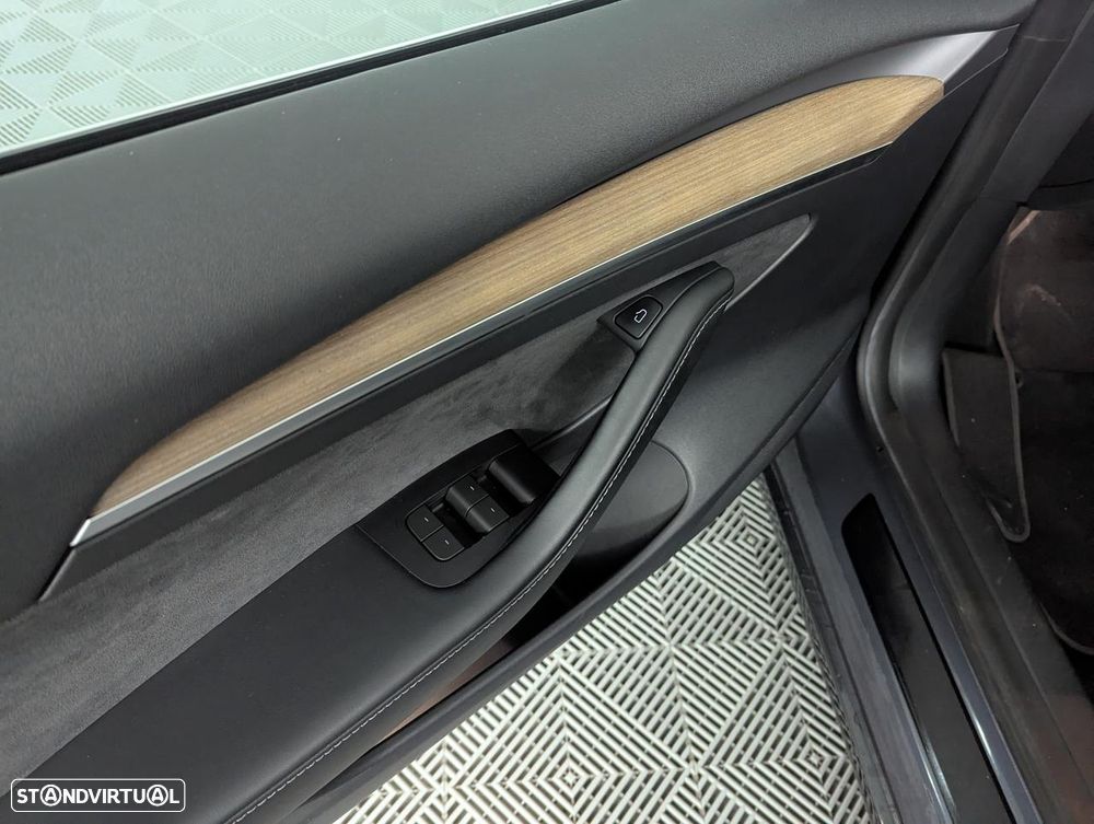 Tesla Model 3 Long Range Tração Traseira - 34