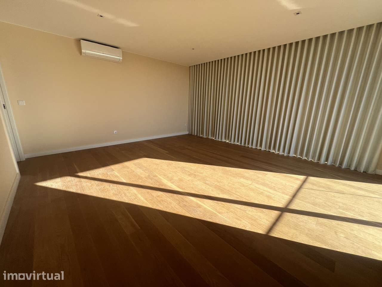 T2 c/Lugar de Garagem e Arrumo - Grande imagem: 5/23