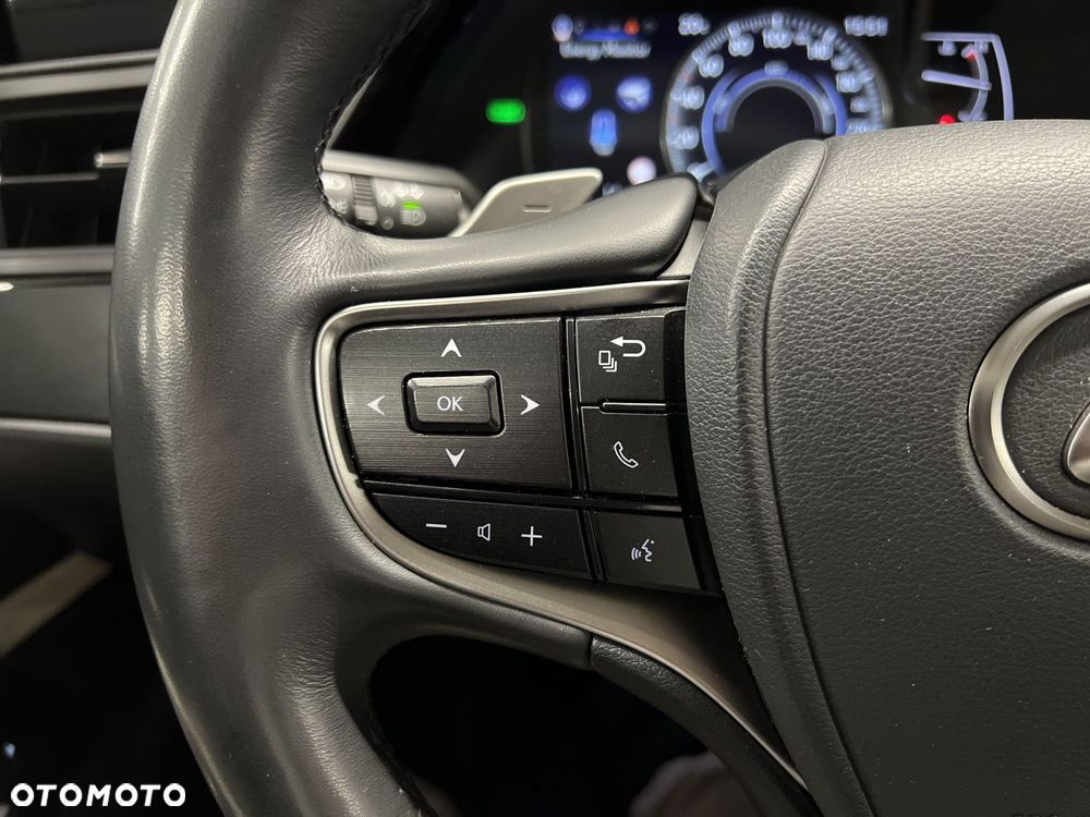 Lexus ES 300h Business Edition - 27
