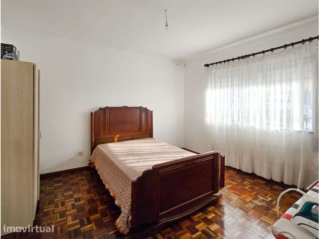 Moradia T2 mobilada com logradouro e garagem para arrendar a famílias - Grande imagem: 5/18
